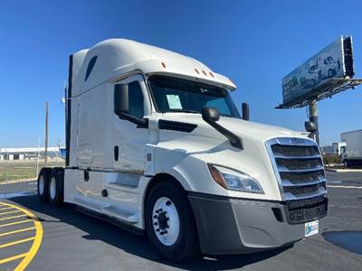 Freightliner Cascadia 126 Sleeper Semi Truck - 72" Integral Sleeper, Cummins 450HP, 13 Speed Automatic