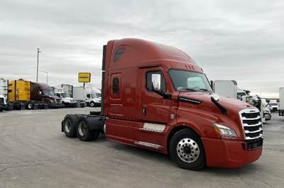 Freightliner Cascadia 126 Sleeper Semi Truck - 72" Integral Sleeper, 475HP, 12 Speed Automatic