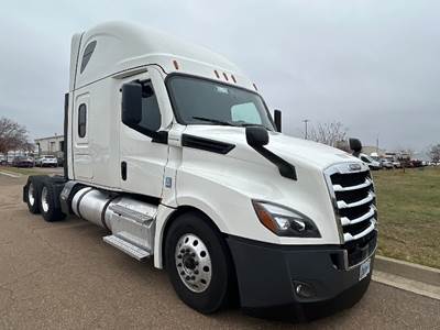 Freightliner Cascadia 126 Sleeper Semi Truck - 72" Integral Sleeper, Cummins 450HP, 12 Speed Automatic
