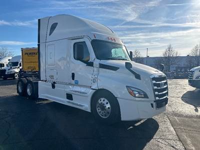 Freightliner Cascadia 126 Sleeper Semi Truck - 72" Integral Sleeper, 455HP, 12 Speed Automatic