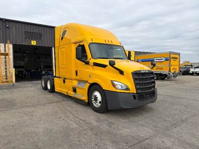 Freightliner Cascadia 126 Sleeper Semi Truck - 72" Integral Sleeper, 455HP, 12 Speed Automatic