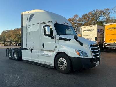 Freightliner Cascadia 126 Sleeper Semi Truck - 72" Integral Sleeper, 455HP, 12 Speed Automatic