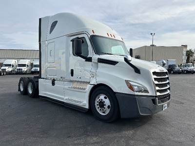 Freightliner Cascadia 126 Sleeper Semi Truck - 72" Integral Sleeper, 455HP, 12 Speed Automatic