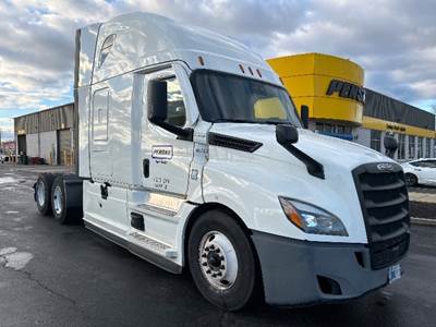 Freightliner Cascadia 126 Sleeper Semi Truck - 72" Integral Sleeper, 455HP, 12 Speed Automatic