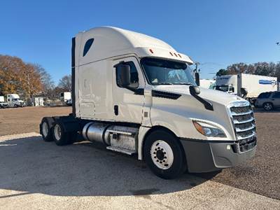 Freightliner Cascadia 126 Sleeper Semi Truck - 72" Integral Sleeper, 455HP, 12 Speed Automatic