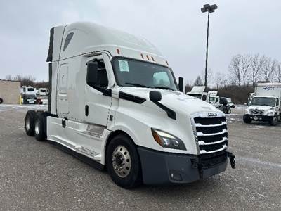 Freightliner Cascadia 126 Sleeper Semi Truck - 72" Integral Sleeper, 455HP, 12 Speed Automatic