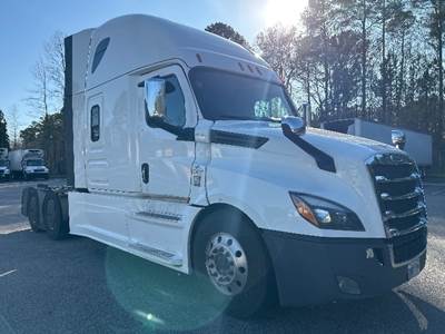 Freightliner Cascadia 126 Sleeper Semi Truck - 72" Integral Sleeper, 475HP, 12 Speed Automatic