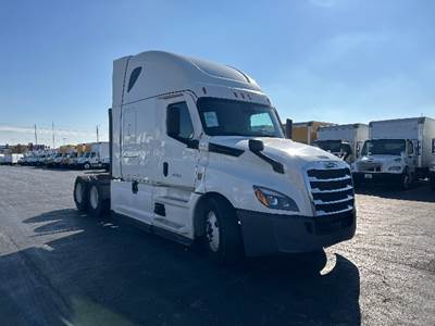 Freightliner Cascadia 126 Sleeper Semi Truck - 72" Integral Sleeper, 455HP, 12 Speed Automatic