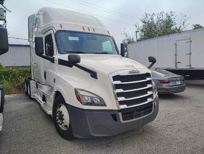 Freightliner Cascadia 126 Sleeper Semi Truck - 72" Integral Sleeper, 455HP, 12 Speed Automatic
