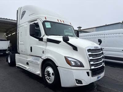 Freightliner Cascadia 126 Single Axle Sleeper Semi Truck - 60" Integral Sleeper, Cummins 450HP, 10 Speed Automatic