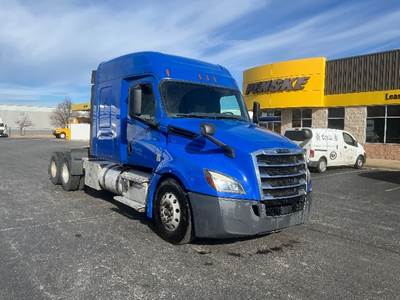 Freightliner Cascadia 126 Sleeper Semi Truck - 60" Integral Sleeper, 475HP, 12 Speed Automatic