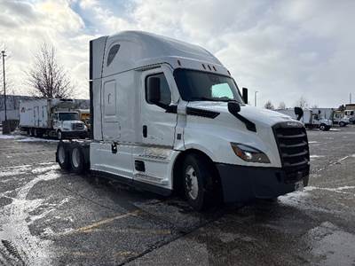 Freightliner Cascadia 126 Sleeper Semi Truck - 72" Integral Sleeper, 455HP, 12 Speed Automatic