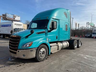 Freightliner T12664ST Sleeper Semi Truck - 72" Integral Sleeper, 455HP, 12 Speed Automatic
