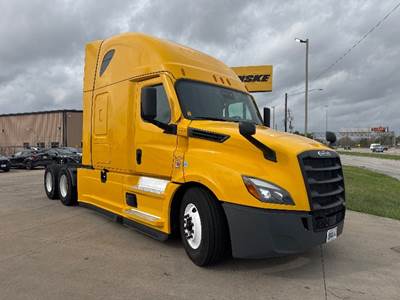 Freightliner Cascadia 126 Sleeper Semi Truck - 72" Integral Sleeper, 455HP, 12 Speed Automatic
