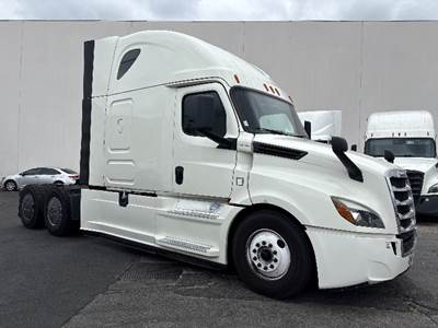 Freightliner Cascadia 126 Sleeper Semi Truck - 72" Integral Sleeper, 455HP, 12 Speed Automatic