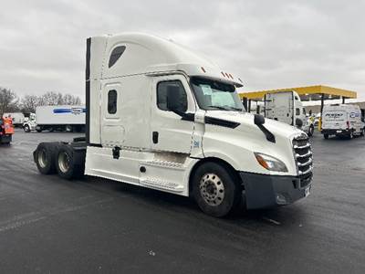 Freightliner Cascadia 126 Sleeper Semi Truck - 72" Integral Sleeper, 455HP, 10 Speed Manual