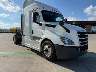 Freightliner Cascadia 126 Single Axle Sleeper Semi Truck - 48" Integral Sleeper, 470HP, 12 Speed Automatic