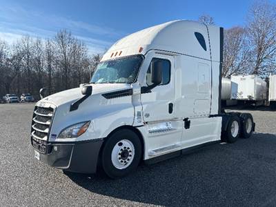 Freightliner Cascadia 126 Sleeper Semi Truck - 72" Integral Sleeper, 455HP, 12 Speed Automatic