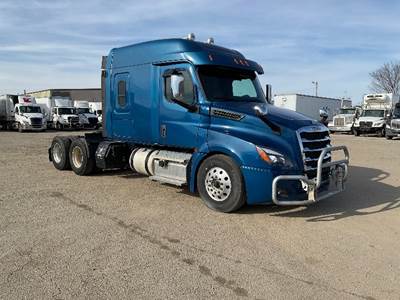 Freightliner T12664ST Sleeper Semi Truck - 72" Integral Sleeper, 455HP, 12 Speed Automatic
