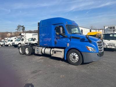 Freightliner Cascadia 126 Sleeper Semi Truck - 60" Integral Sleeper, 475HP, 12 Speed Automatic