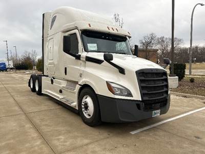 Freightliner Cascadia 126 Sleeper Semi Truck - 72" Integral Sleeper, Cummins 450HP, 13 Speed Automatic
