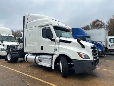 Freightliner Cascadia 126 Single Axle Sleeper Semi Truck - 60" Integral Sleeper, 455HP, 12 Speed Automatic