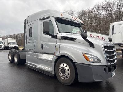 Freightliner Cascadia 126 Sleeper Semi Truck - 60" Integral Sleeper, Cummins 450HP, 10 Speed Automatic