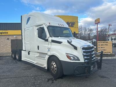 Freightliner Cascadia 126 Sleeper Semi Truck - 72" Integral Sleeper, 455HP, 10 Speed Manual