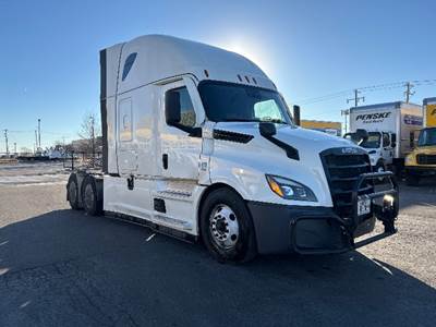 Freightliner Cascadia 126 Sleeper Semi Truck - 72" Integral Sleeper, 455HP, 12 Speed Automatic