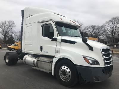 Freightliner Cascadia 126 Single Axle Sleeper Semi Truck - 60" Integral Sleeper, 455HP, 10 Speed Manual