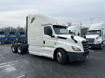 Freightliner Cascadia 126 Sleeper Semi Truck - 72" Integral Sleeper, 475HP, 12 Speed Automatic