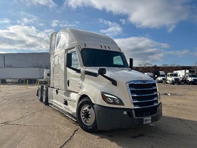 Freightliner Cascadia 126 Sleeper Semi Truck - 72" Integral Sleeper, 455HP, 12 Speed Automatic
