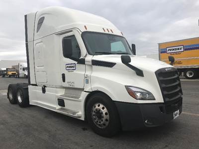 Freightliner T12664ST Sleeper Semi Truck - 72" Integral Sleeper, 505HP, 12 Speed Automatic