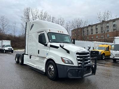 Freightliner Cascadia 126 Sleeper Semi Truck - 72" Integral Sleeper, 455HP, 10 Speed Manual