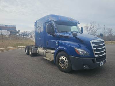 Freightliner Cascadia 126 Sleeper Semi Truck - 60" Integral Sleeper, 455HP, 10 Speed Manual