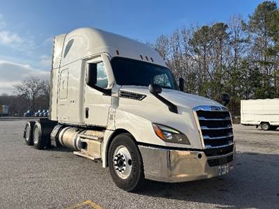 Freightliner Cascadia 126 Sleeper Semi Truck - 72" Integral Sleeper, 455HP, 12 Speed Automatic
