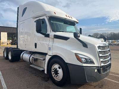 Freightliner Cascadia 126 Sleeper Semi Truck - 72" Integral Sleeper, 455HP, 12 Speed Automatic