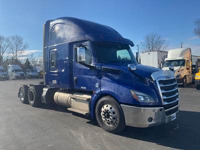 Freightliner Cascadia 126 Sleeper Semi Truck - 72" Integral Sleeper, 475HP, 12 Speed Automatic