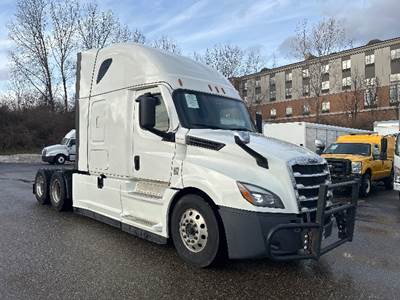 Freightliner Cascadia 126 Sleeper Semi Truck - 72" Integral Sleeper, 455HP, 10 Speed Manual