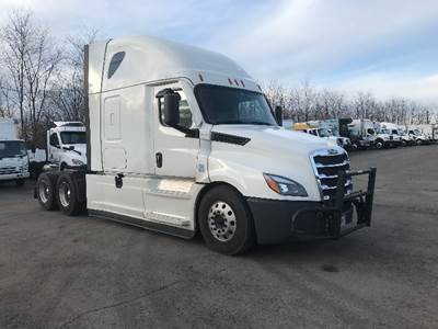 Freightliner Cascadia 126 Sleeper Semi Truck - 72" Integral Sleeper, 455HP, 10 Speed Manual