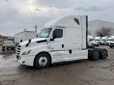 Freightliner Cascadia 126 Sleeper Semi Truck - 72" Integral Sleeper, 455HP, 12 Speed Automatic
