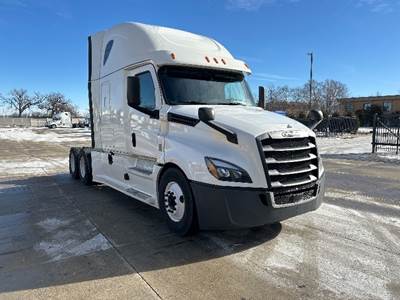 Freightliner Cascadia 126 Sleeper Semi Truck - 72" Integral Sleeper, Cummins 450HP, 13 Speed Automatic