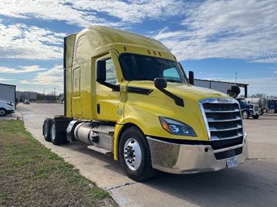 Freightliner Cascadia 126 Sleeper Semi Truck - 72" Integral Sleeper, 455HP, 12 Speed Automatic
