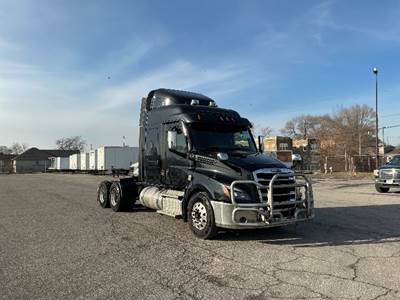 Freightliner Cascadia 126 Sleeper Semi Truck - 48" Integral Sleeper, 475HP, 13 Speed Manual