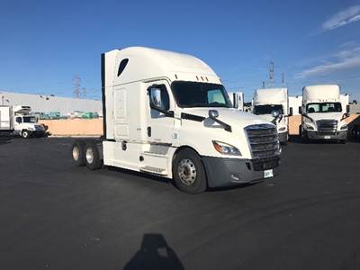 Freightliner Cascadia 126 Sleeper Semi Truck - 72" Integral Sleeper, 455HP, 12 Speed Automatic