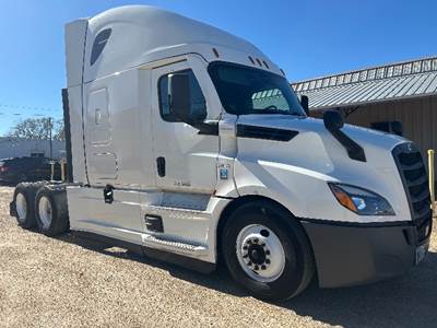 Freightliner Cascadia 126 Sleeper Semi Truck - 72" Integral Sleeper, 455HP, 12 Speed Automatic