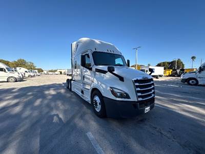 Freightliner Cascadia 126 Sleeper Semi Truck - 72" Integral Sleeper, 505HP, 12 Speed Automatic