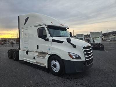 Freightliner Cascadia 126 Sleeper Semi Truck - 72" Integral Sleeper, 455HP, 12 Speed Automatic