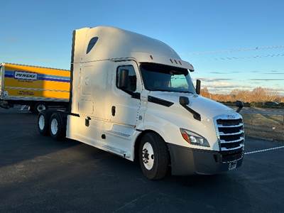 Freightliner Cascadia 126 Sleeper Semi Truck - 72" Integral Sleeper, Cummins 450HP, 13 Speed Automatic
