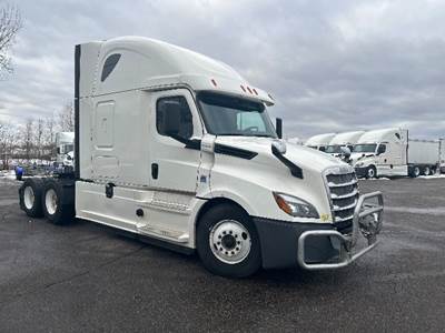Freightliner Cascadia 126 Sleeper Semi Truck - 72" Integral Sleeper, Cummins 450HP, 13 Speed Automatic